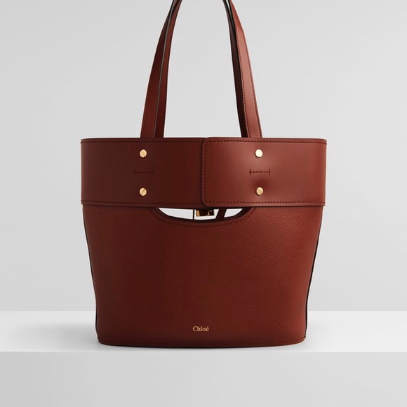 Chloe - Picture 2 of 7